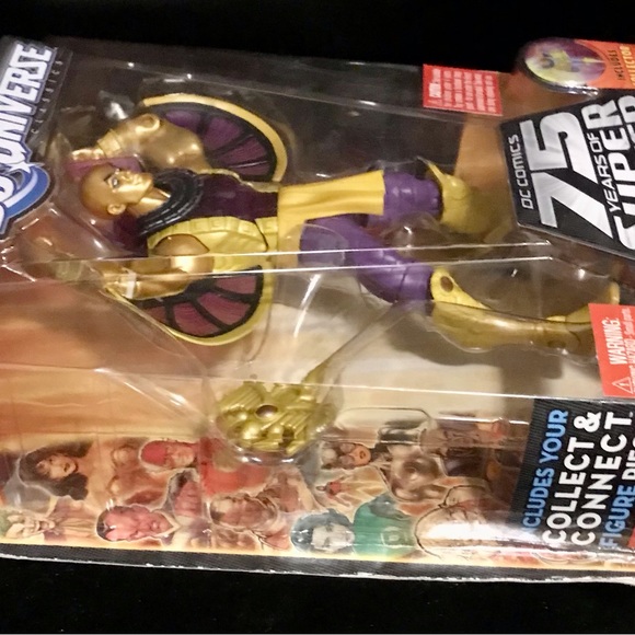 DC Universe Golden Pharaoh Figurine- 75 Years of Super Power - Picture 3 of 5